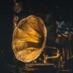 closeup photo of gramophone